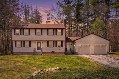 11 Coleman Place Londonderry NH 03053