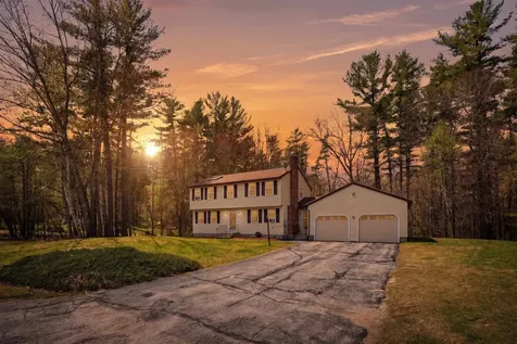 11 Coleman Place Londonderry NH 03053