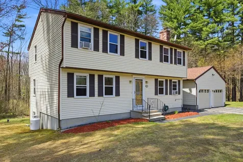 11 Coleman Place Londonderry NH 03053