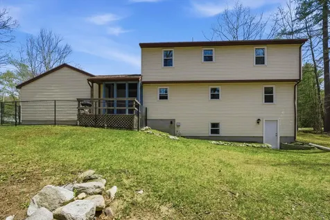 11 Coleman Place Londonderry NH 03053