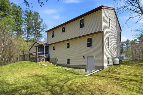 11 Coleman Place Londonderry NH 03053