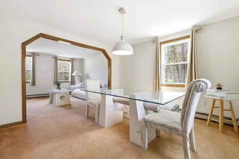 11 Coleman Place Londonderry NH 03053