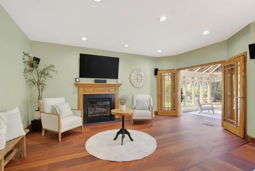 55 Lazarus Way Salem NH 03079