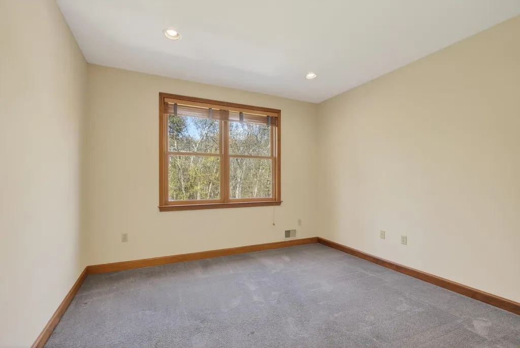 55 Lazarus Way Salem NH 03079