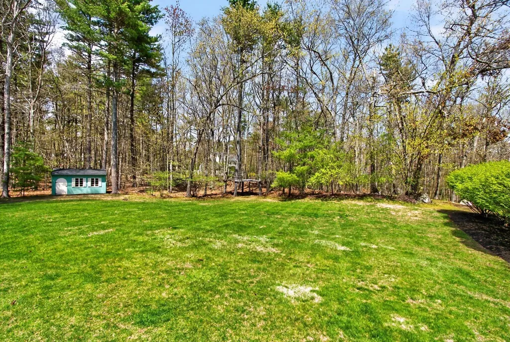 55 Lazarus Way Salem NH 03079