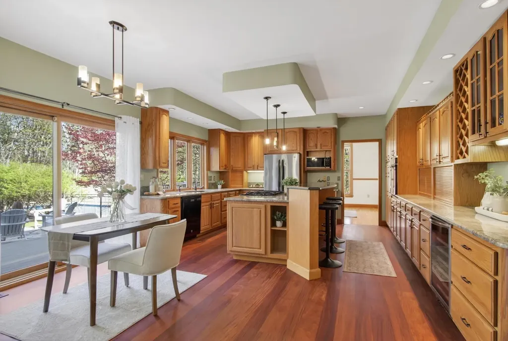 55 Lazarus Way Salem NH 03079