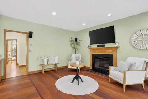 55 Lazarus Way Salem NH 03079