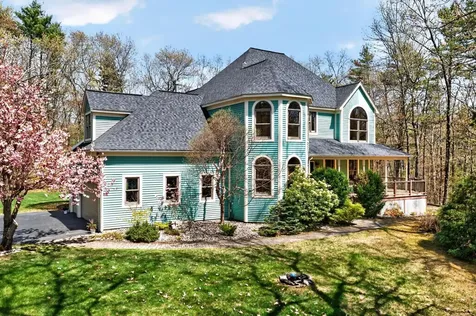 55 Lazarus Way Salem NH 03079