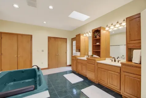 55 Lazarus Way Salem NH 03079