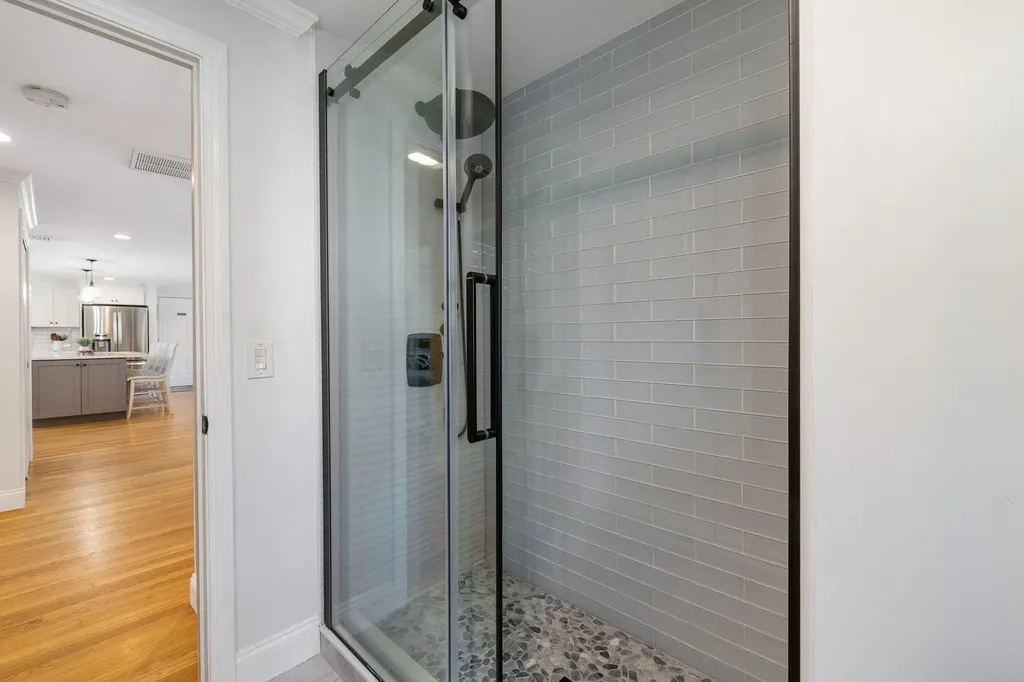 12 Hobbs Road North Hampton NH 03862