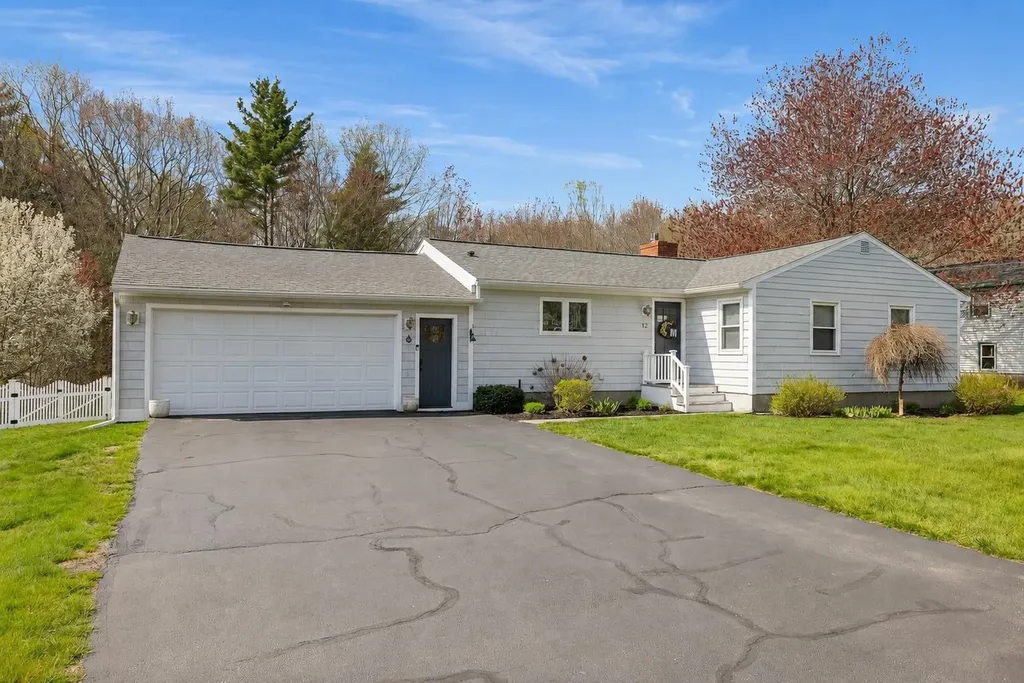 12 Hobbs Road North Hampton NH 03862