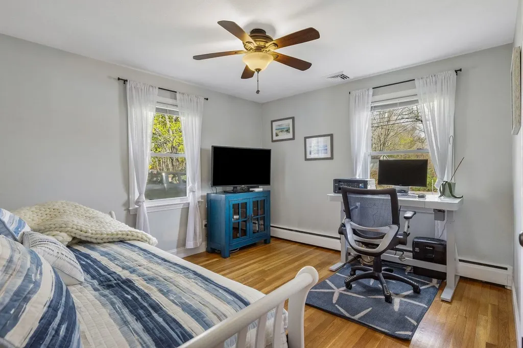 12 Hobbs Road North Hampton NH 03862