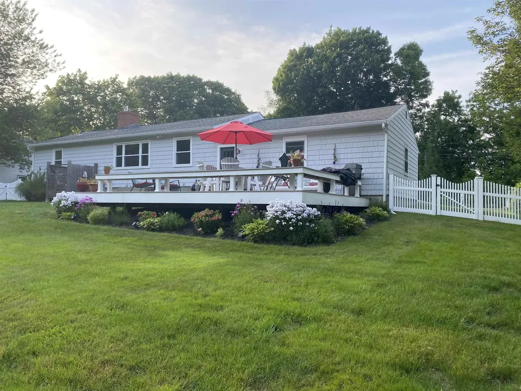 12 Hobbs Road North Hampton NH 03862