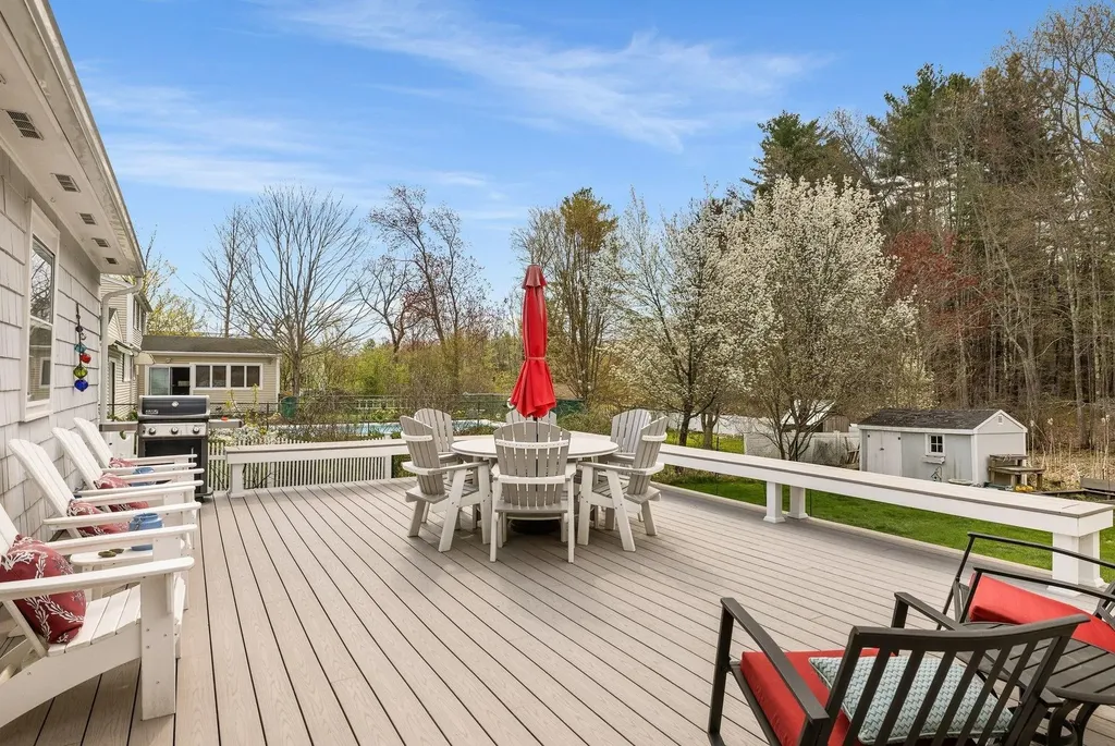 12 Hobbs Road North Hampton NH 03862