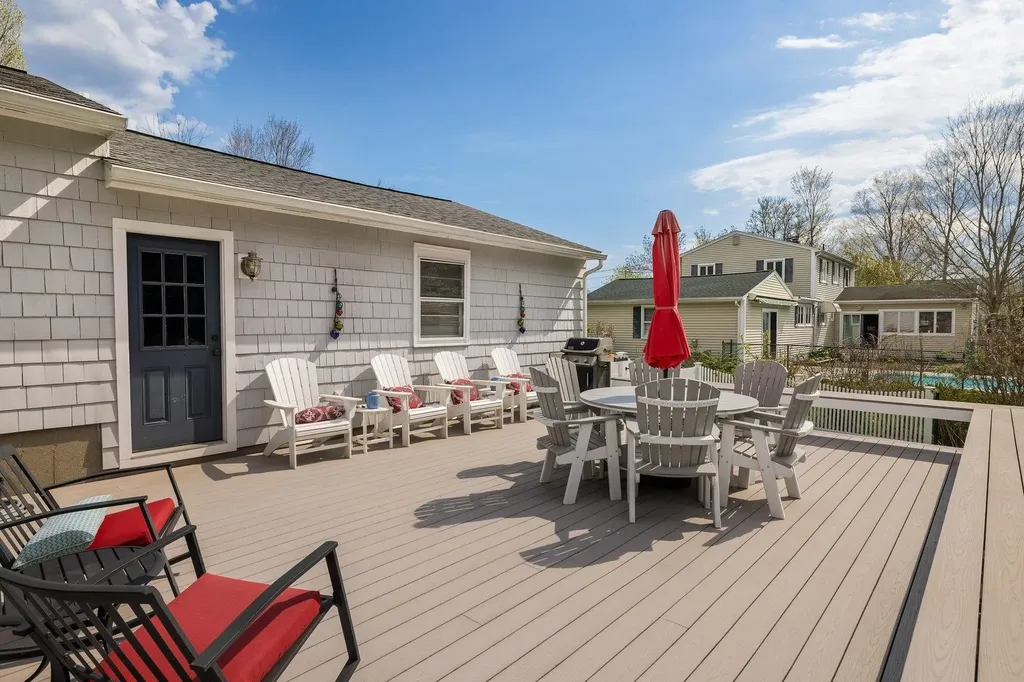 12 Hobbs Road North Hampton NH 03862