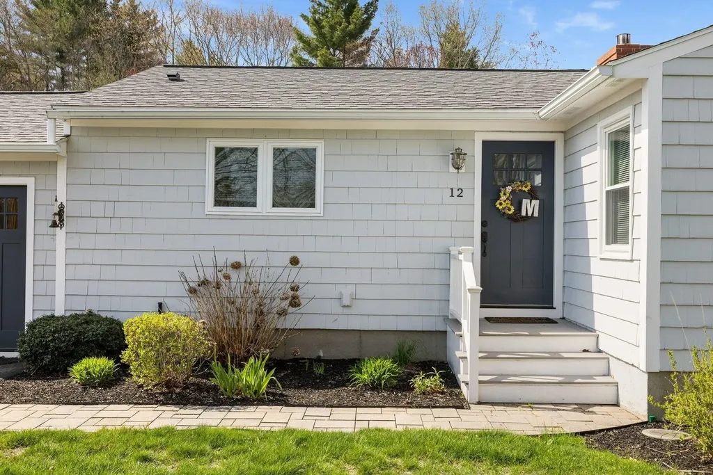 12 Hobbs Road North Hampton NH 03862