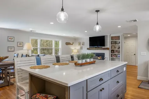 12 Hobbs Road North Hampton NH 03862