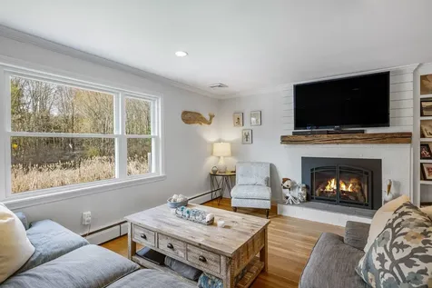 12 Hobbs Road North Hampton NH 03862