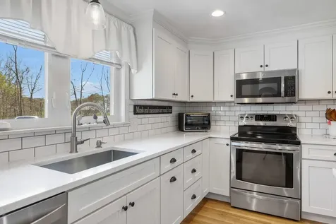 12 Hobbs Road North Hampton NH 03862