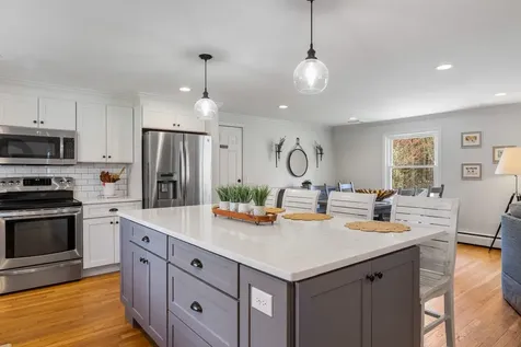 12 Hobbs Road North Hampton NH 03862