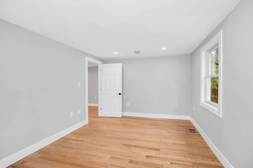 4 Tina Avenue Pelham NH 03076