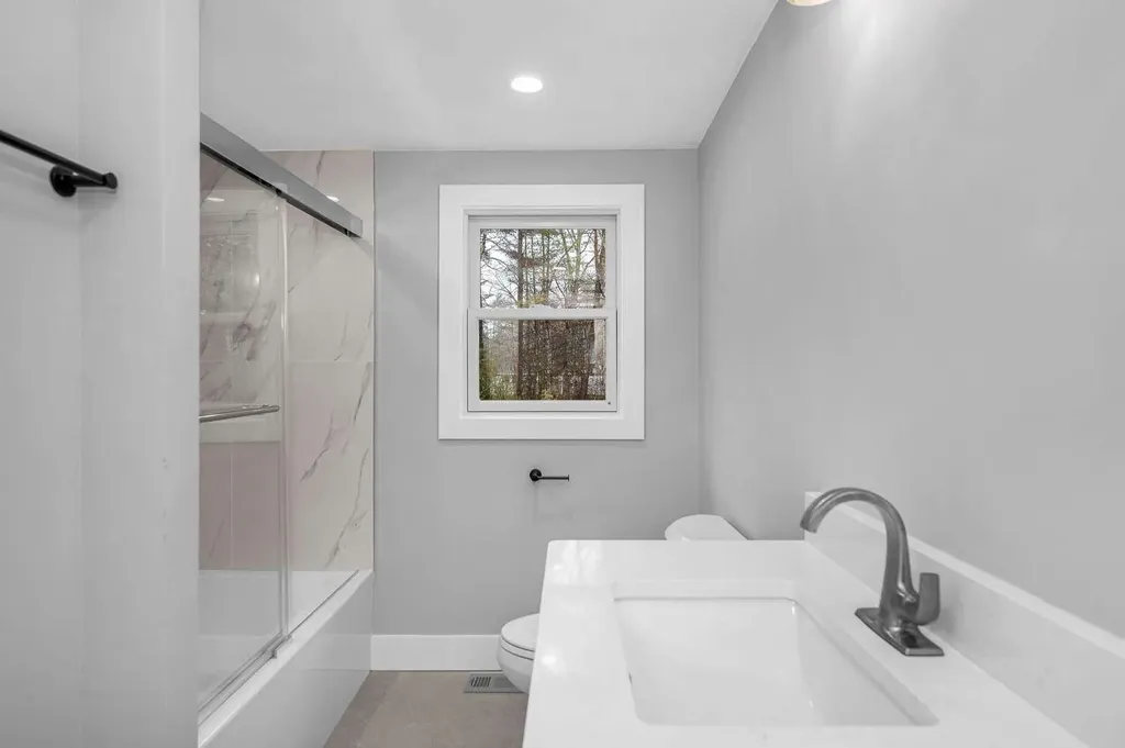 4 Tina Avenue Pelham NH 03076