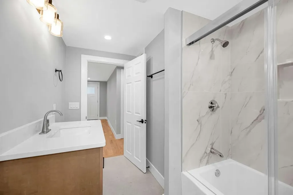 4 Tina Avenue Pelham NH 03076