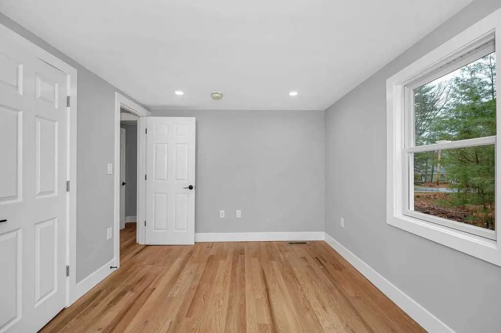 4 Tina Avenue Pelham NH 03076