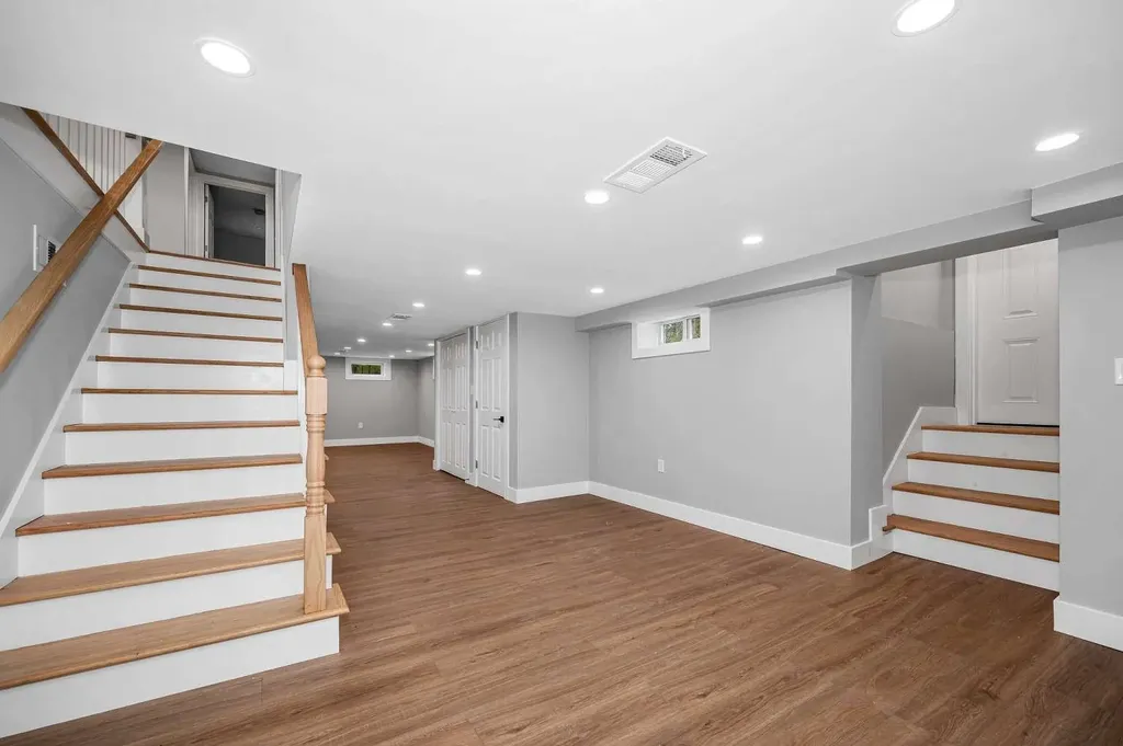 4 Tina Avenue Pelham NH 03076