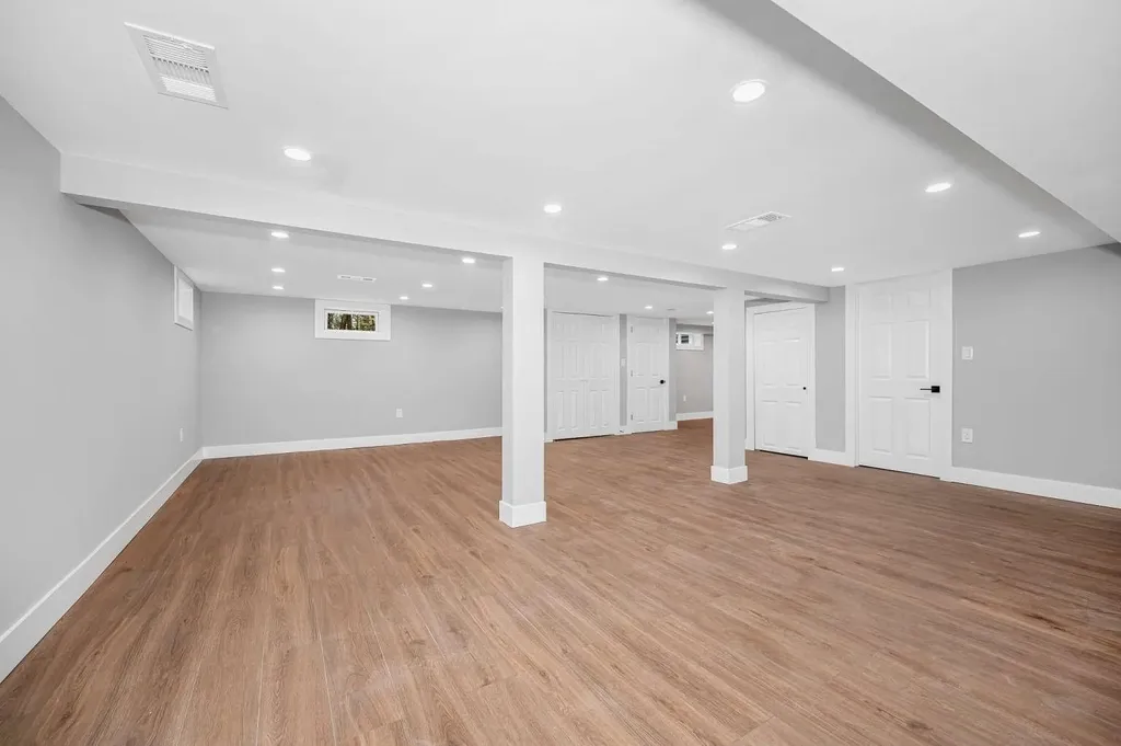 4 Tina Avenue Pelham NH 03076