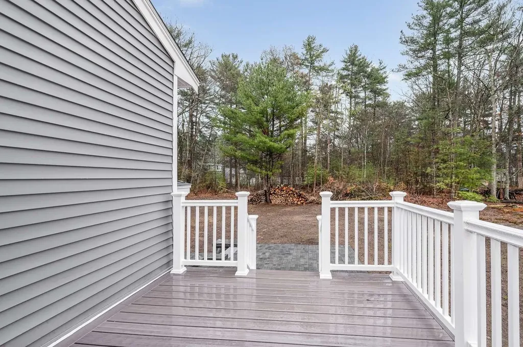 4 Tina Avenue Pelham NH 03076