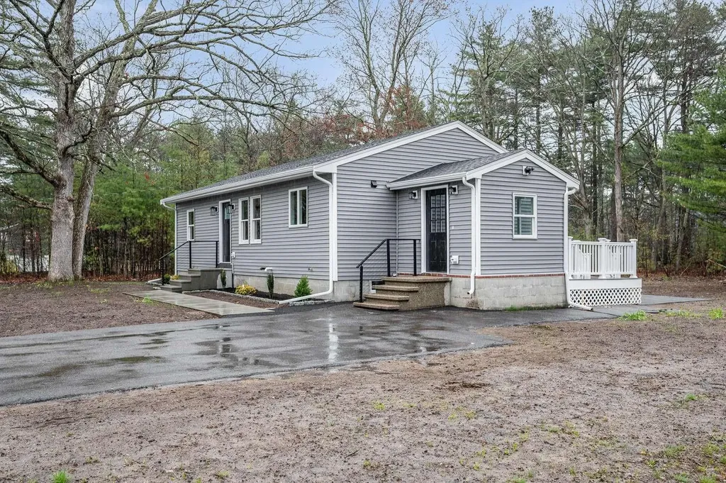 4 Tina Avenue Pelham NH 03076