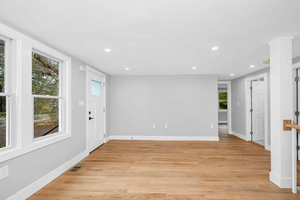 4 Tina Avenue Pelham NH 03076