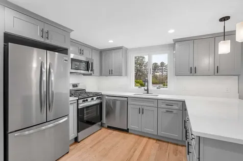 4 Tina Avenue Pelham NH 03076