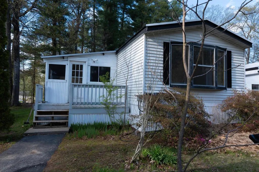 18 Bangor Street Nashua NH 03063