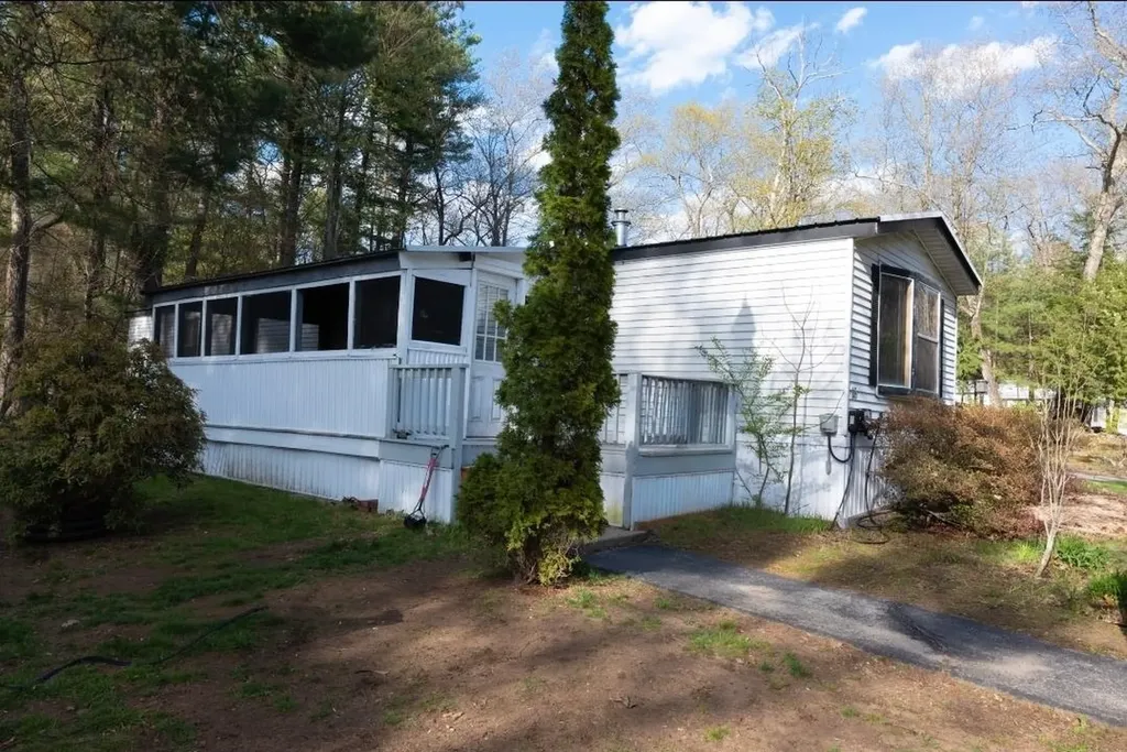 18 Bangor Street Nashua NH 03063