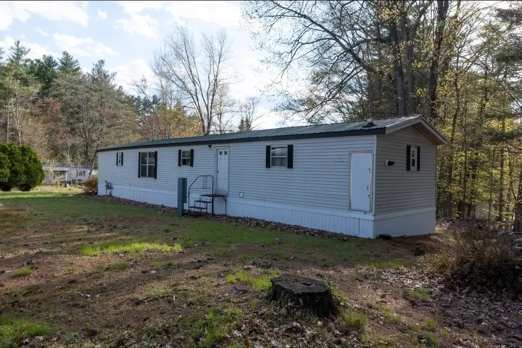 18 Bangor Street Nashua NH 03063