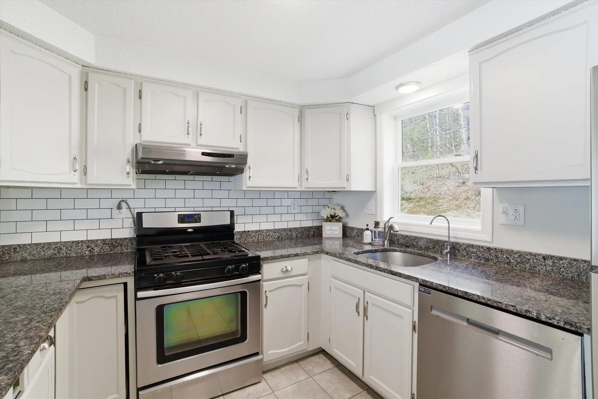 25 Blossom Lane Merrimack NH 03054