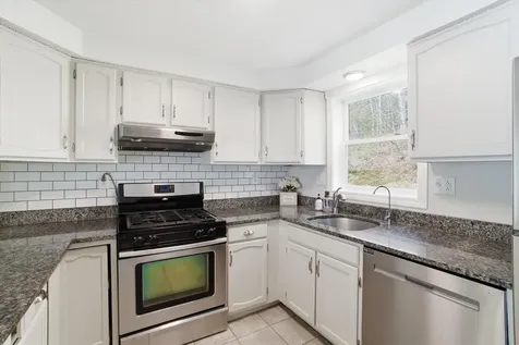 25 Blossom Lane Merrimack NH 03054