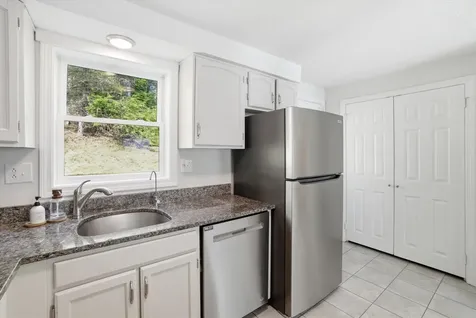 25 Blossom Lane Merrimack NH 03054