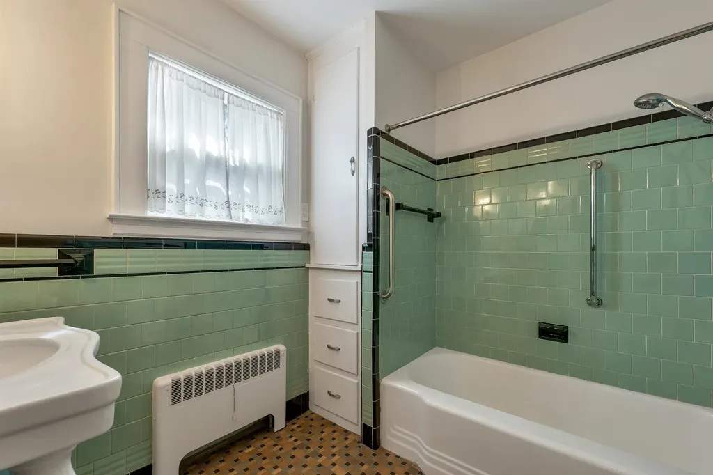 124 Dartmouth Street Laconia NH 03246