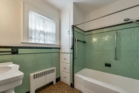 124 Dartmouth Street Laconia NH 03246