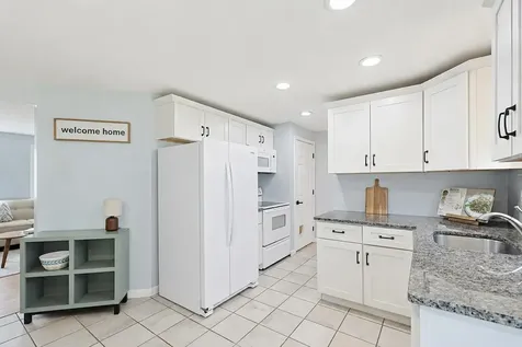 34 Juniper Road Derry NH 03038