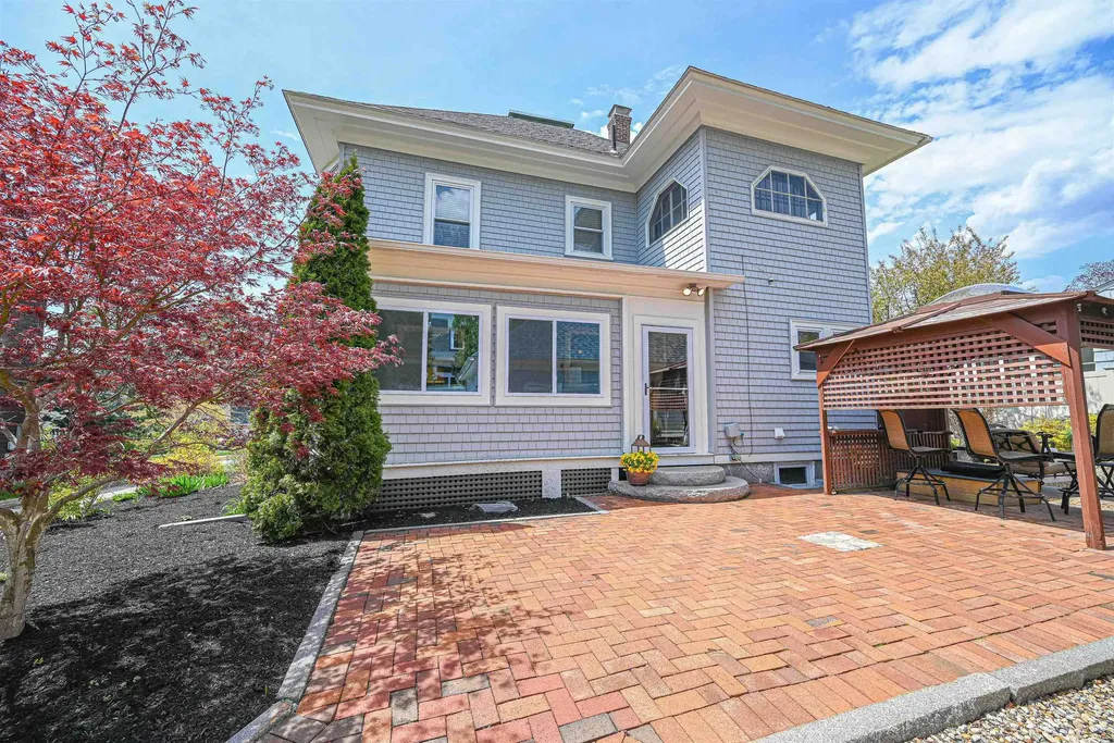 203 N Adams Street Manchester NH 03104