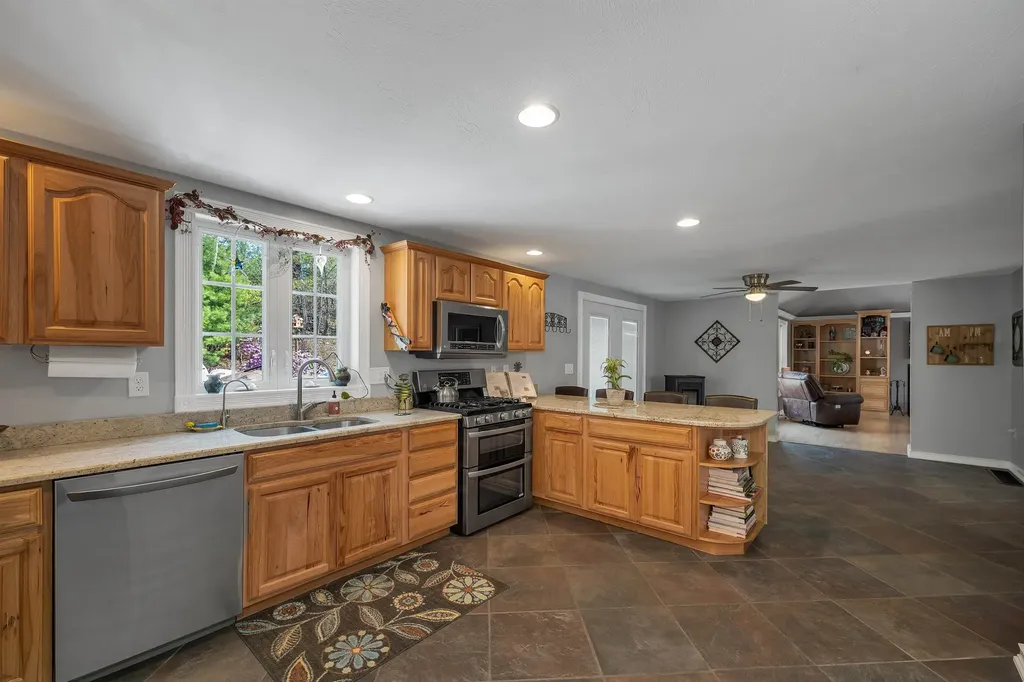 71 Auburn Road Hooksett NH 03106