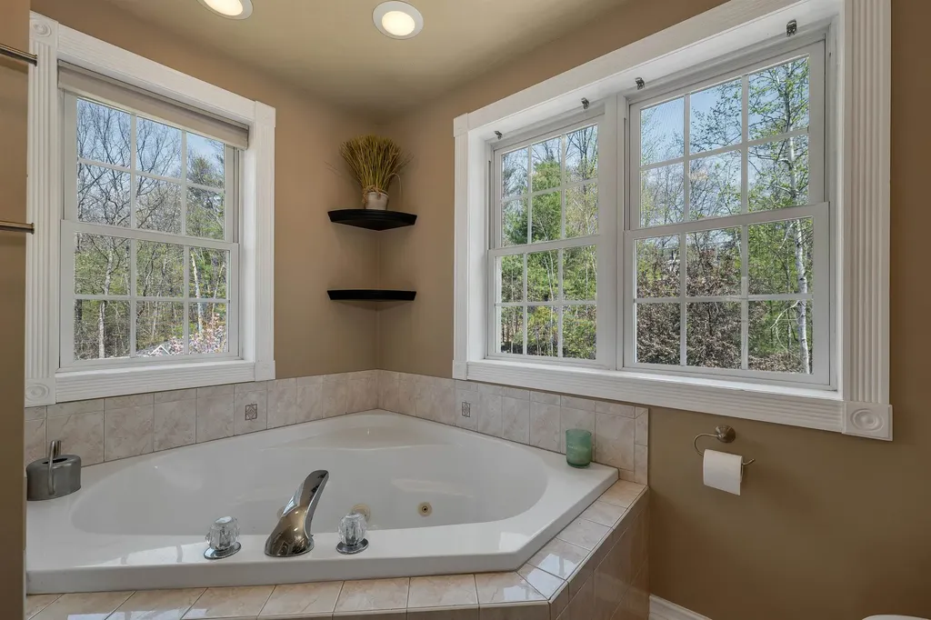 71 Auburn Road Hooksett NH 03106