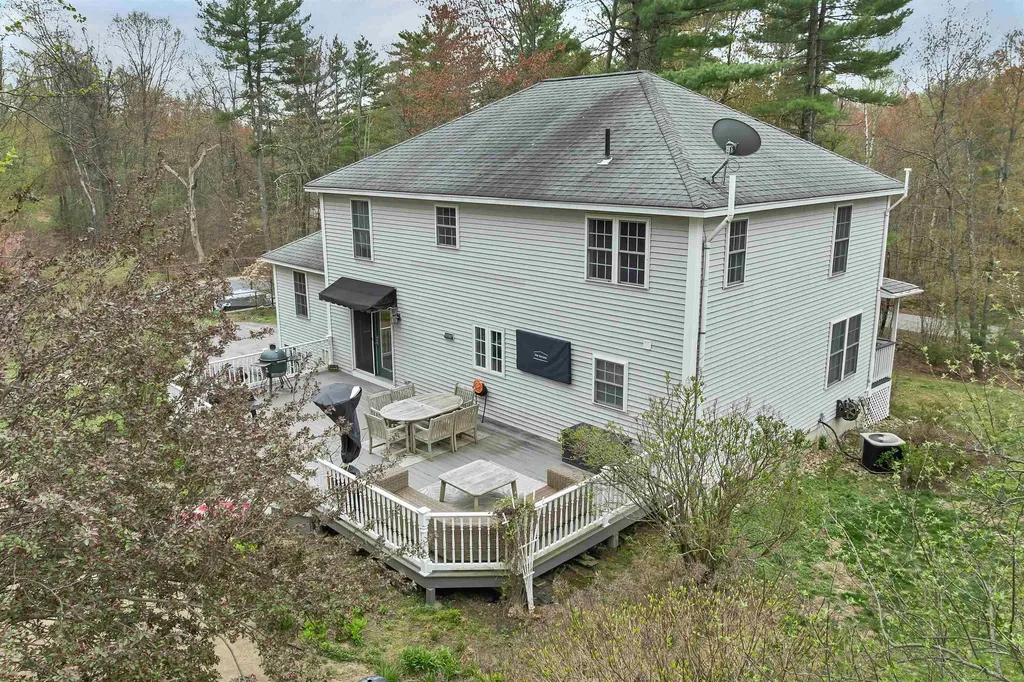 71 Auburn Road Hooksett NH 03106