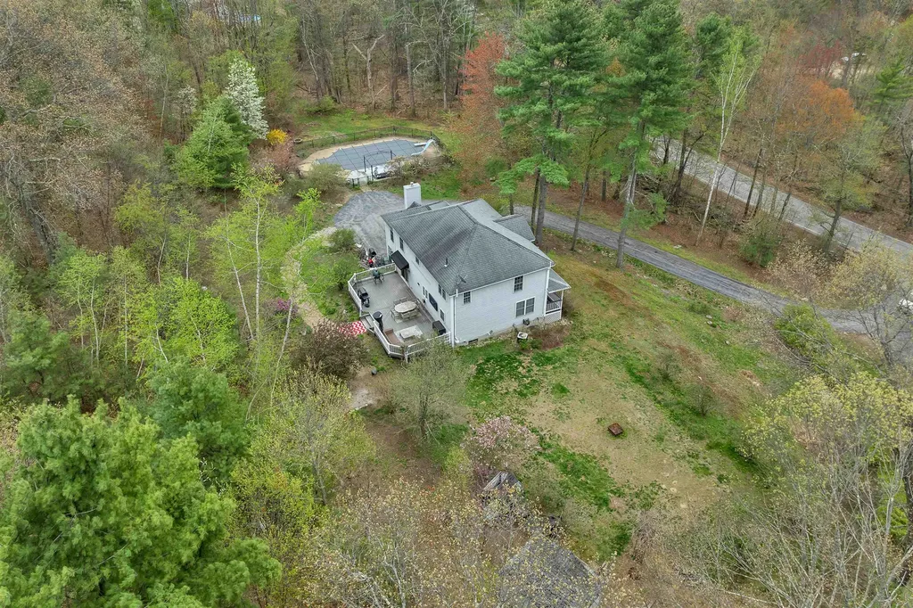 71 Auburn Road Hooksett NH 03106