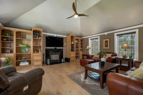71 Auburn Road Hooksett NH 03106