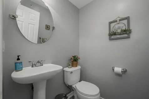 71 Auburn Road Hooksett NH 03106